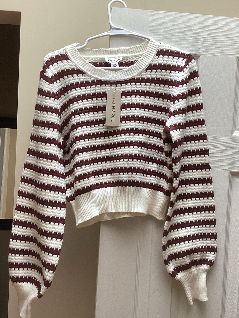 Faith & Zoe sweater Cream Burgundy Striped Cropped Crewneck juniors Large NWT